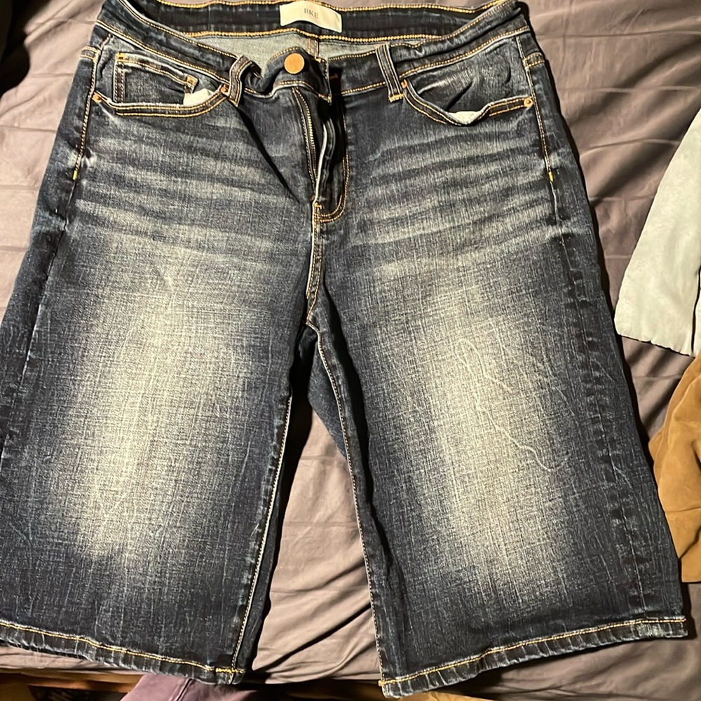 Buckle bermuda shorts